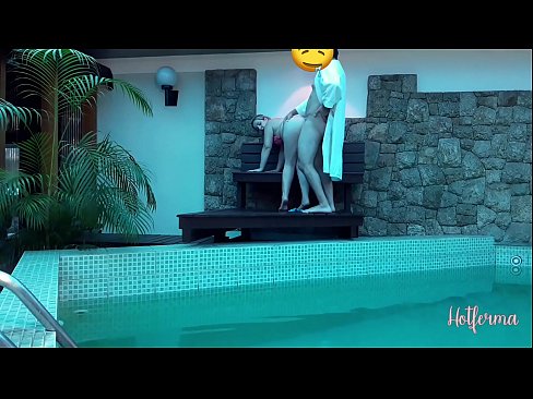 ❤️ Bosi fton shërbëtoren në pishinë, por nuk mundi t'i rezistonte një nxehtësie ☑ Porno e vështirë në pornografi sq.pornpictureshq.ru