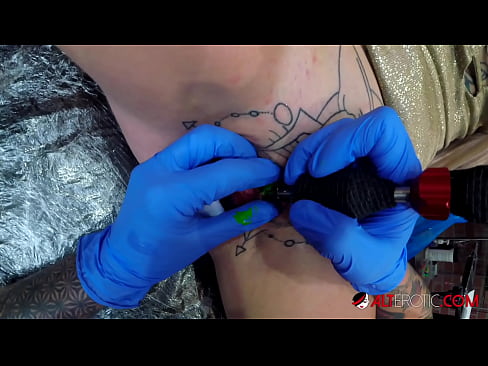 ❤️ E dashura jashtëzakonisht e bërë me tatuazhe, Sully Savage, bëri një tatuazh në klitorisin e saj ☑ Porno e vështirë në pornografi sq.pornpictureshq.ru