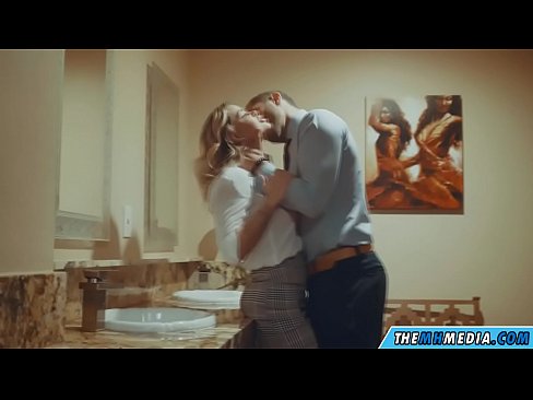 ❤️ Kur një bjonde me bukë ju josh në një banjë publike ☑ Porno e vështirë në pornografi sq.pornpictureshq.ru